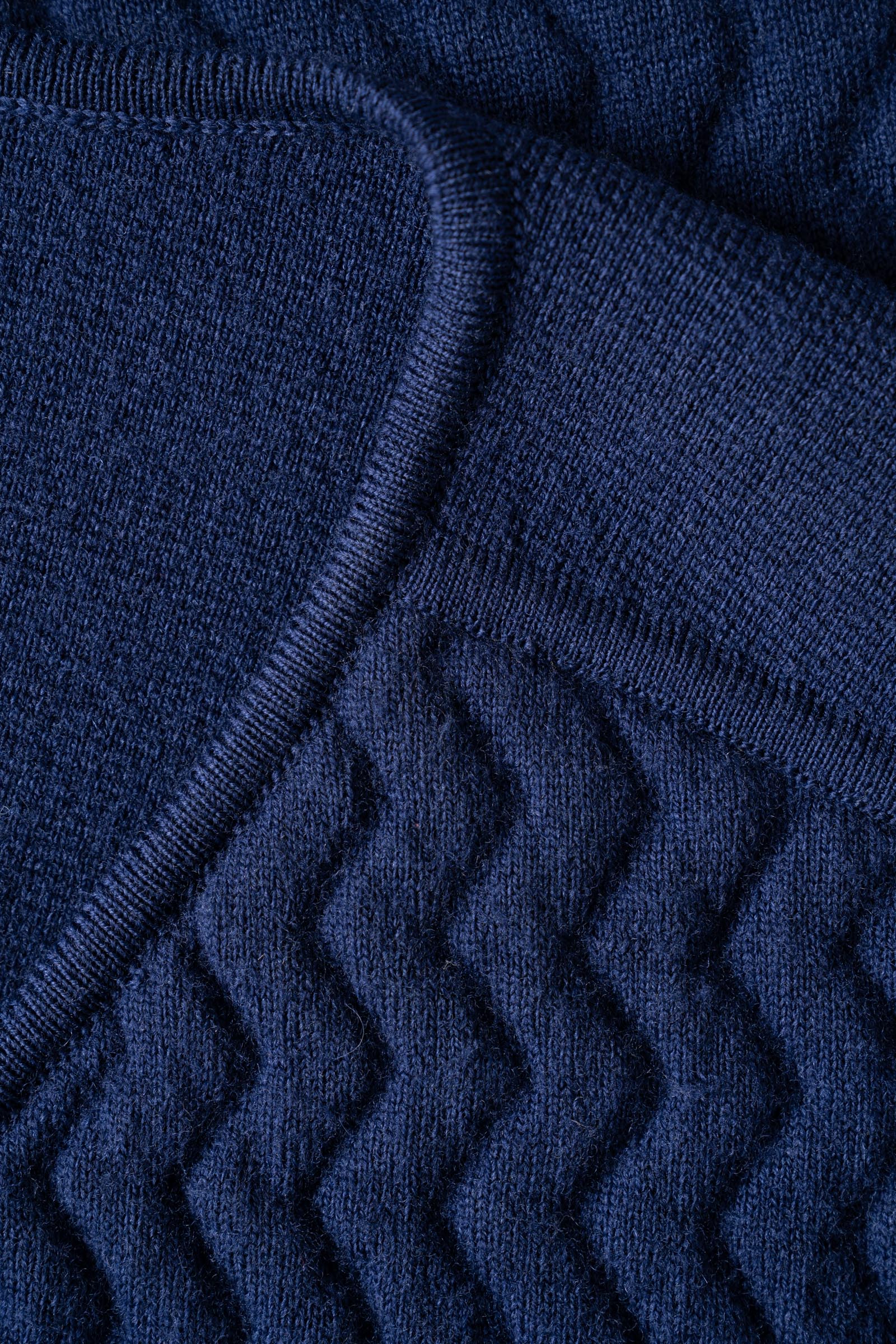 Close up with details of the knit structure of the UNBORN Merino d&#39;Arles Padded vest in medieval blue