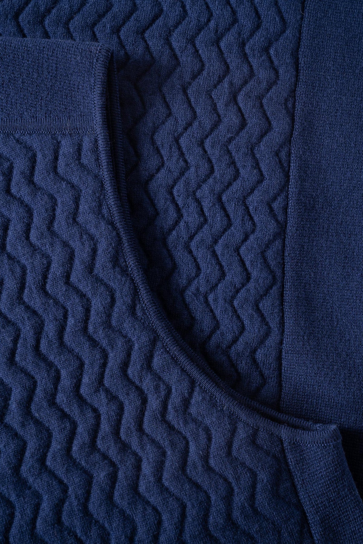 Close up with details of the fully fashioned details of the UNBORN Merino d'Arles Padded vest in medieval blue