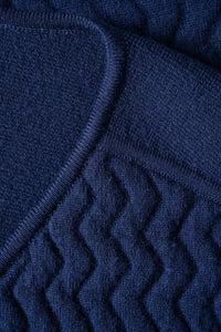 Close up with details of the knit structure of the UNBORN Merino d'Arles Padded vest in medieval blue
