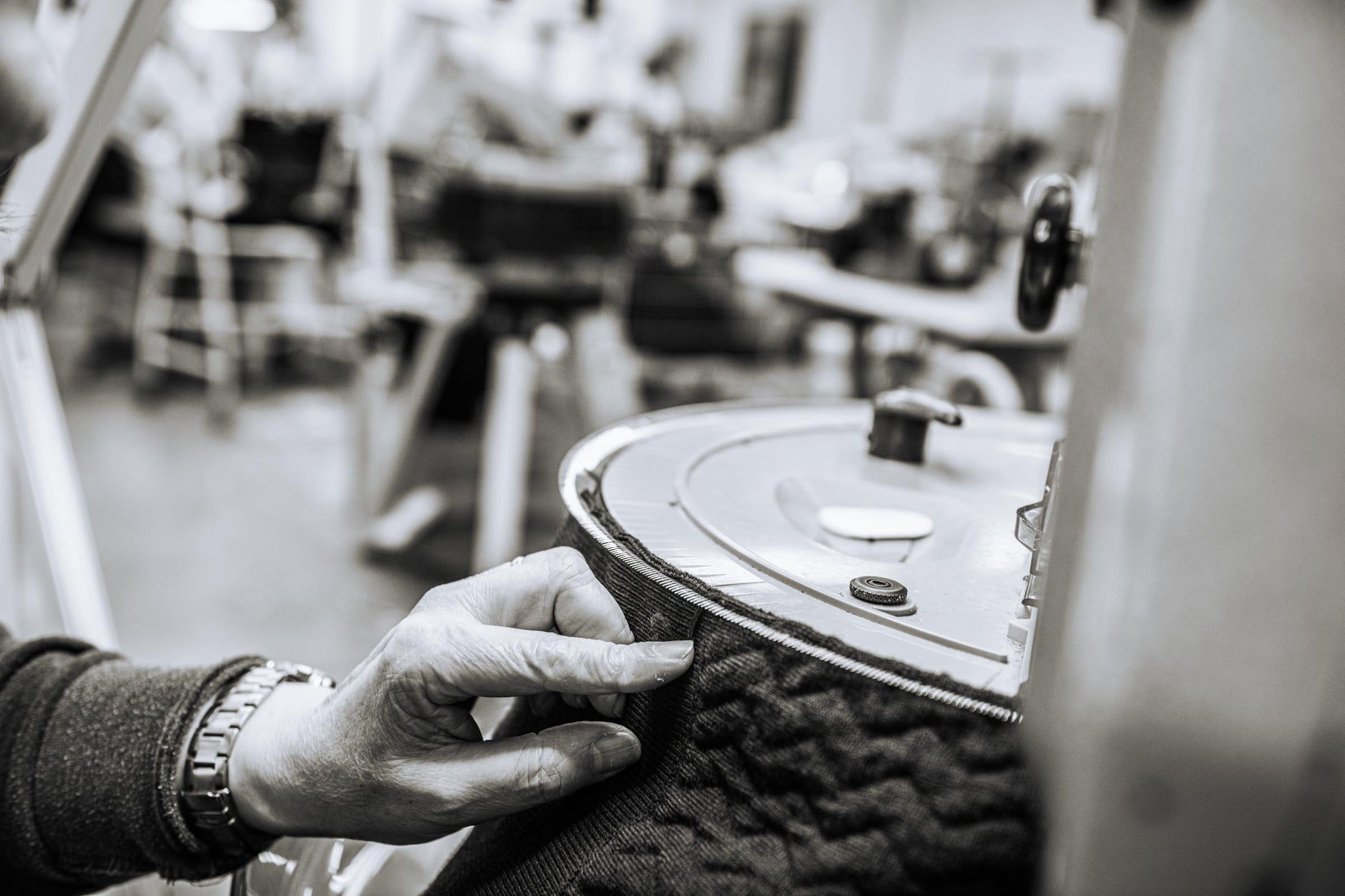 A close-up shot of the linking process of the panels for the Merino d'Arles Half Zip at Point Tricot.