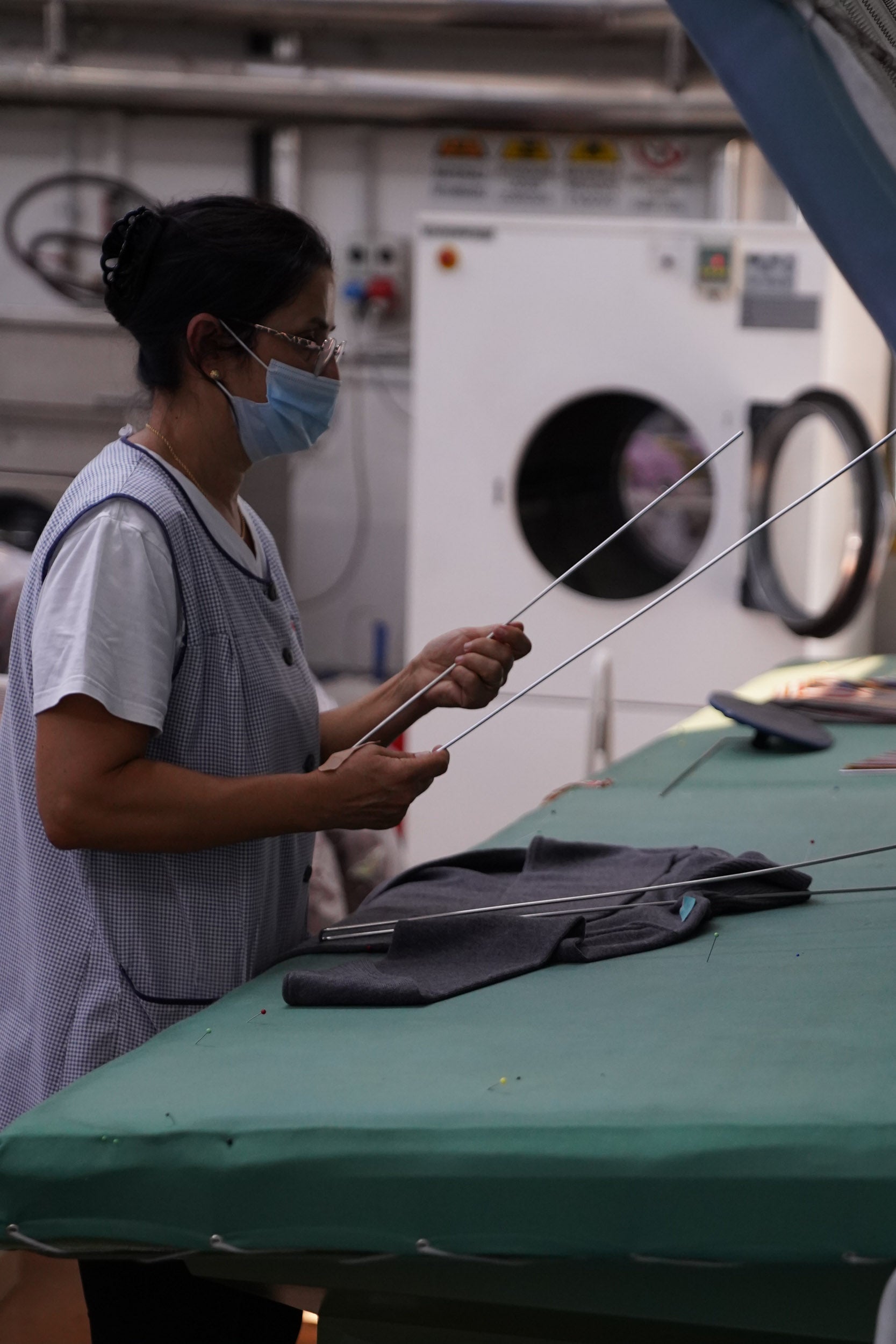 Steaming of finished knitwear at Point Tricot