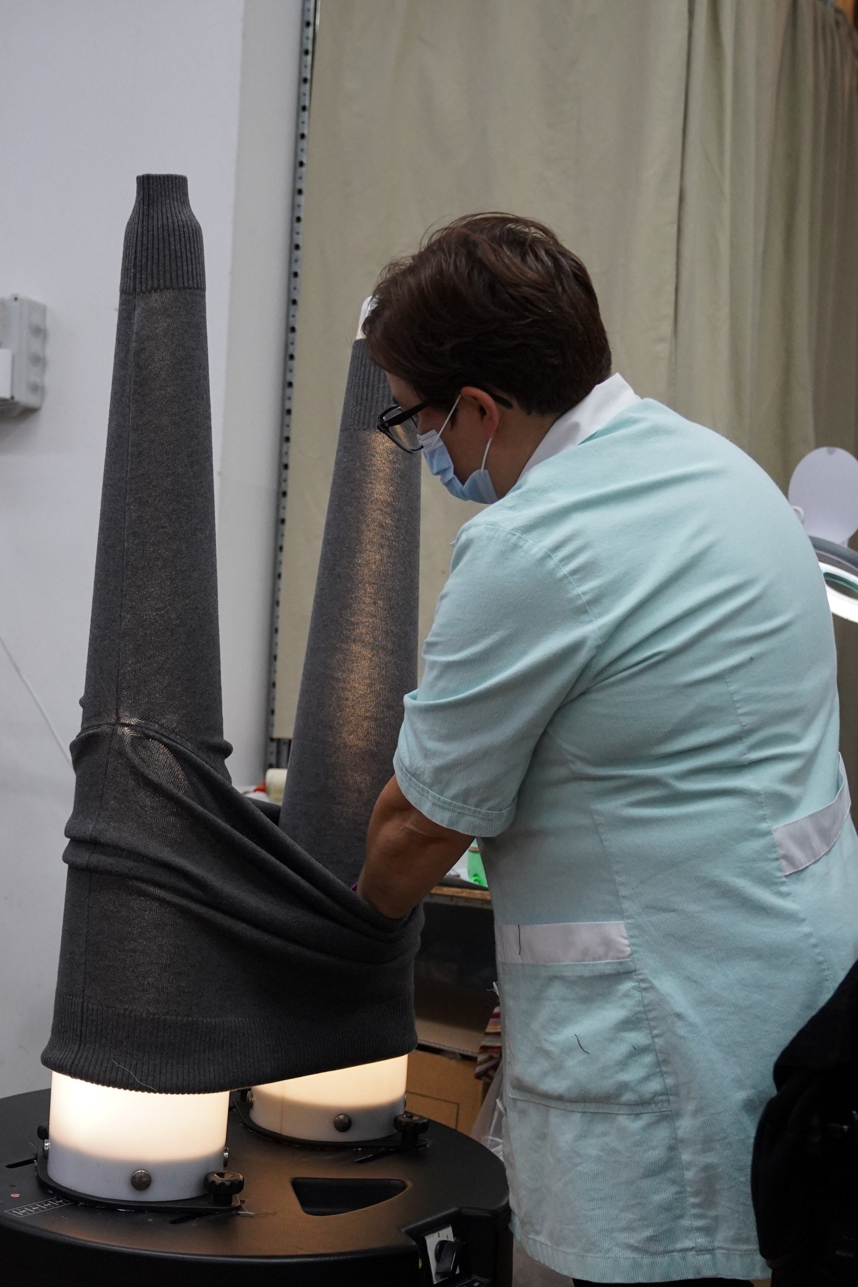 Quality control of knitwear at Point Tricot
