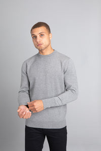Model wearing The Merino Wool Sweater Grey Melange, front - Unborn