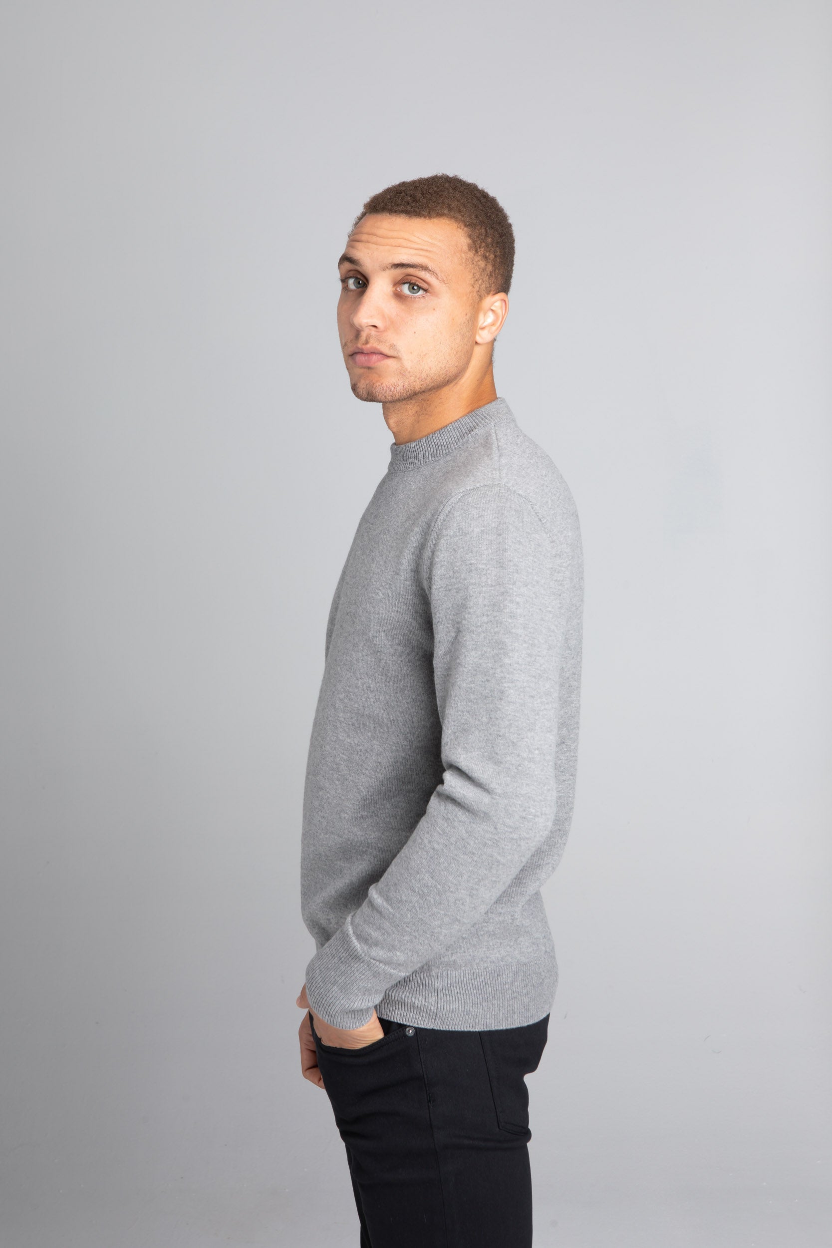 Model wearing The Merino Wool Sweater Grey Melange, left - Unborn